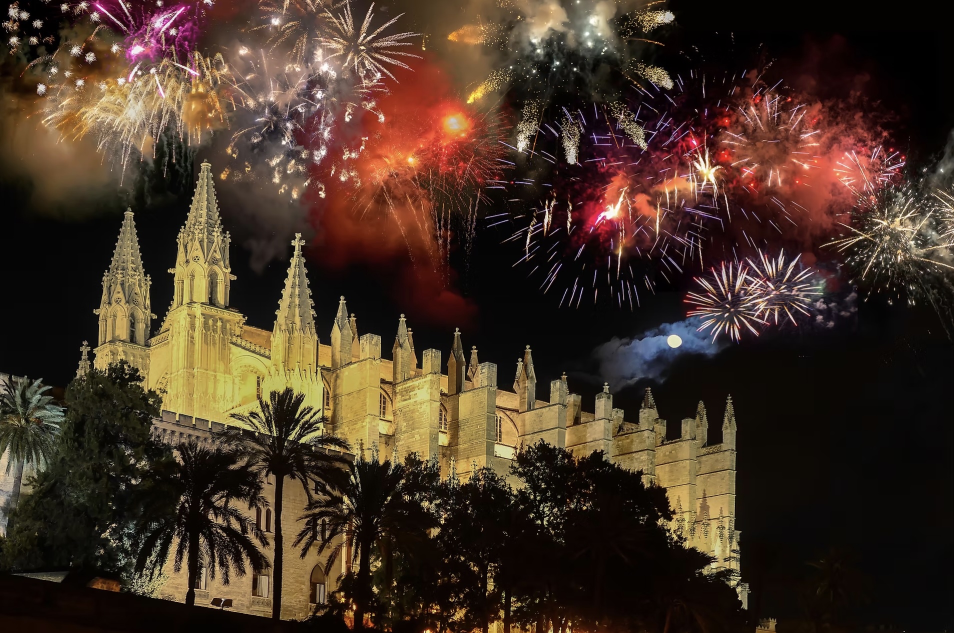 New Year’s Eve (Nochevieja), island‑wide