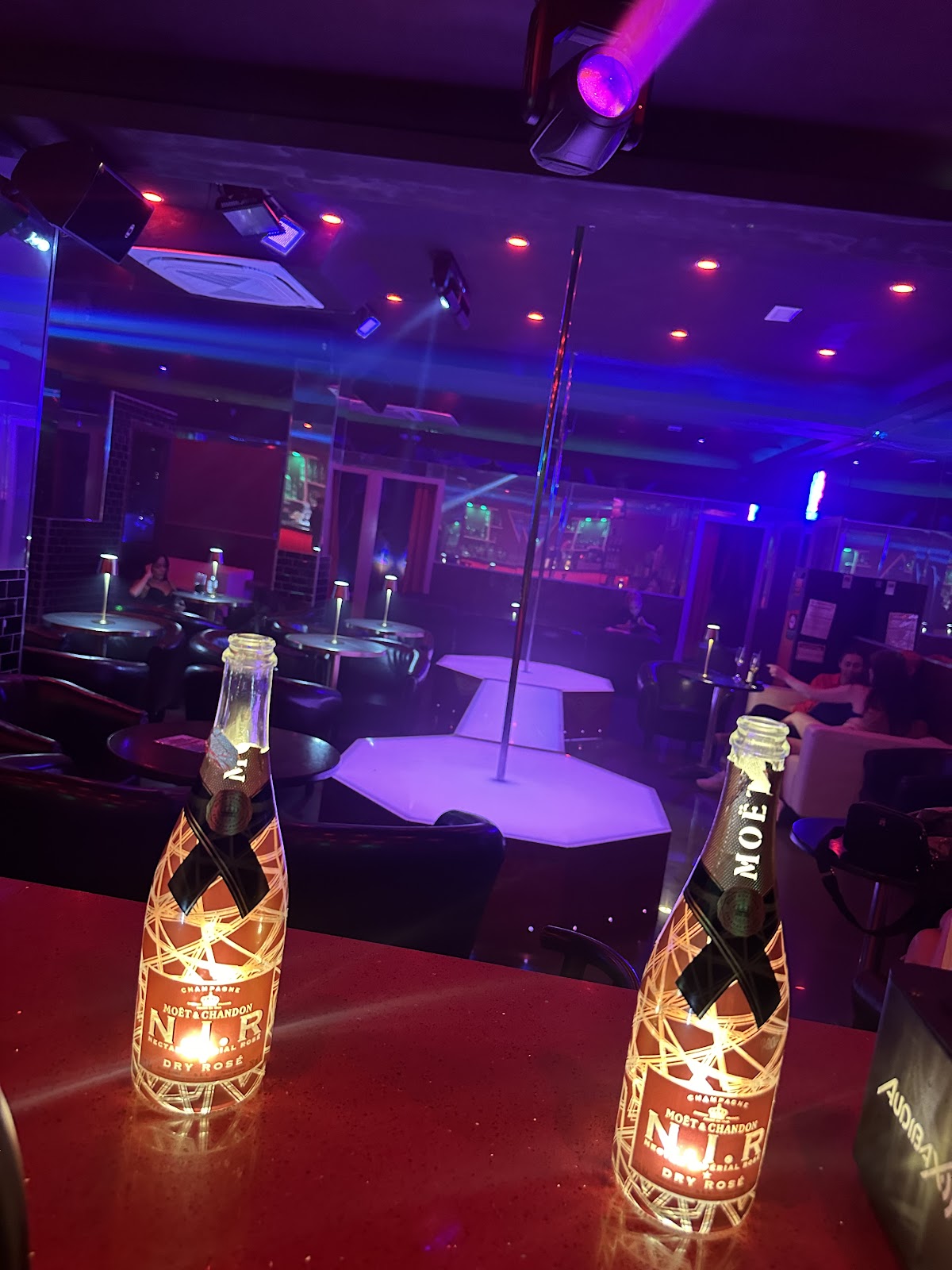 ShowGirls Lap Dance