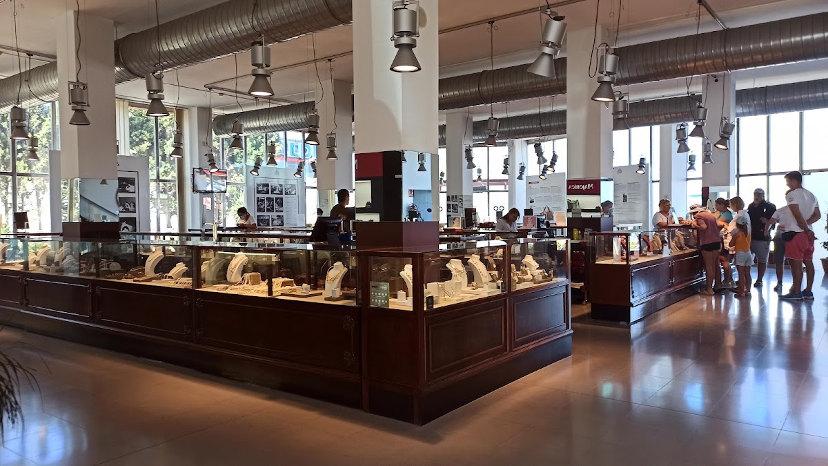 Fábrica de Perlas Majorica y Café