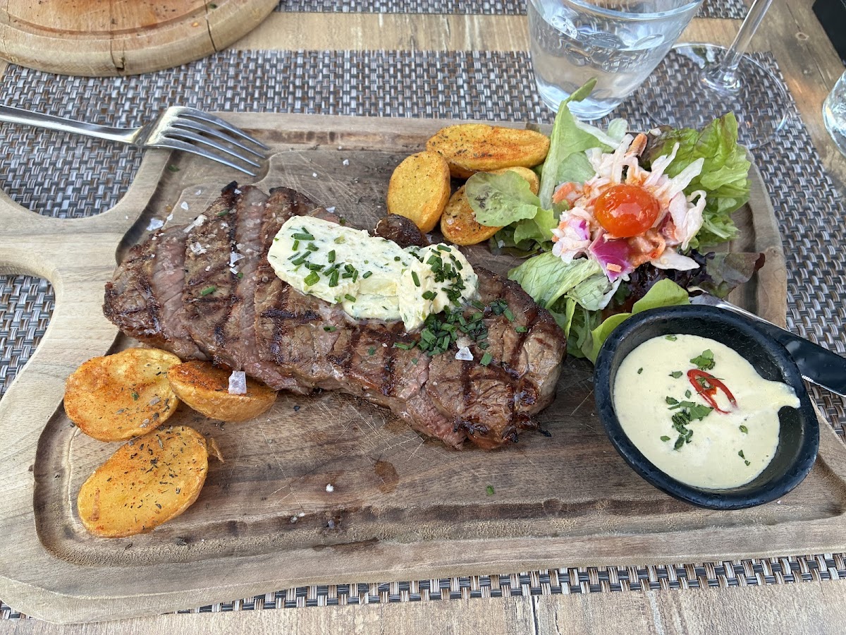 El Baúl Restaurant
