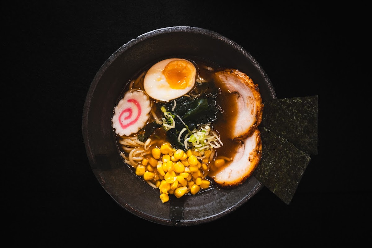 IZAKAYITA, Ramen & Sushi bar