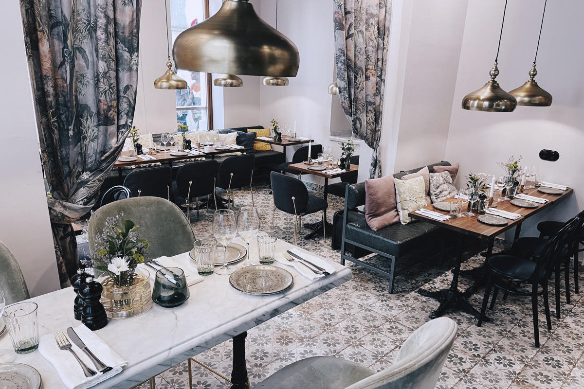 Le Bistro - The French Bistro by Ocho Suites