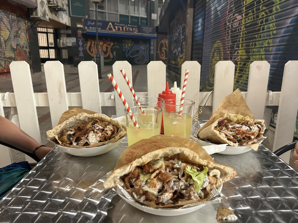 Lunas Deli