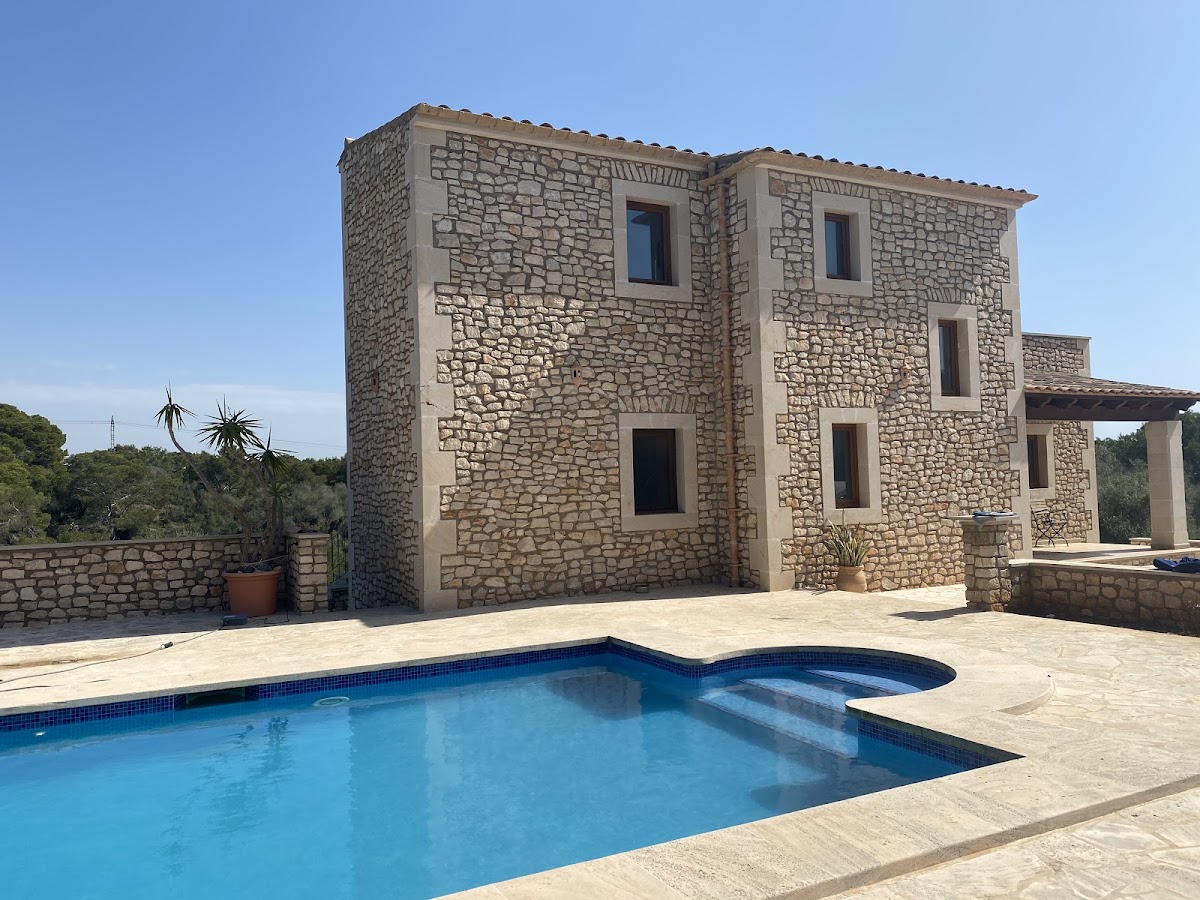 NICOLAS MESSIAS Real Estate