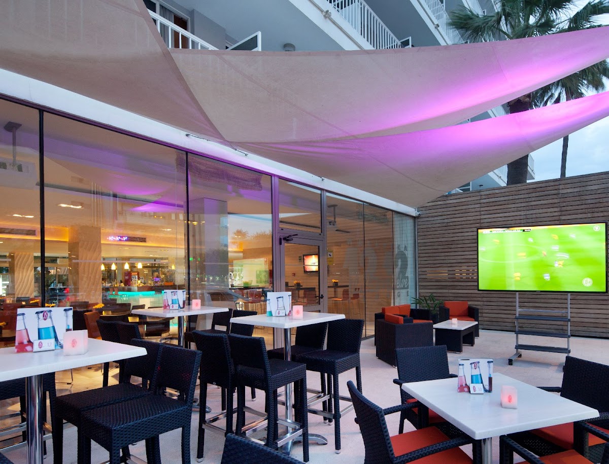 12 to 12 Lounge