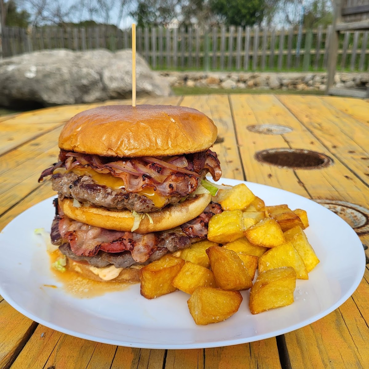 Lucas Super Burger