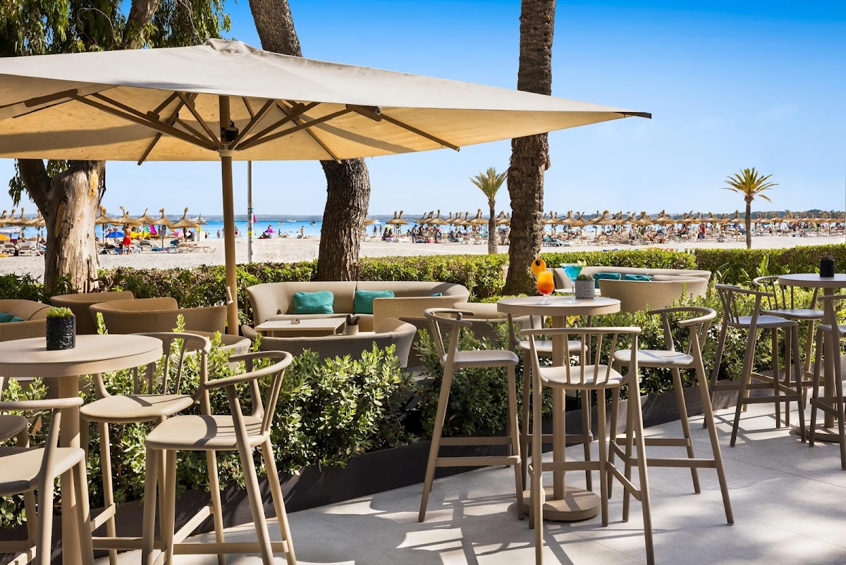 Mirablau Beach Bar & Restaurant