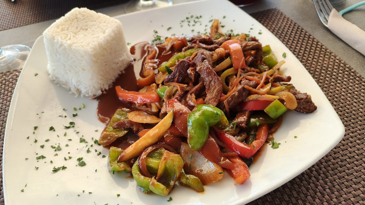 Everest Steak House & Pizzeria