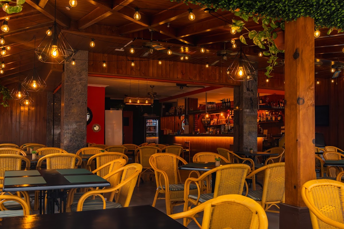 MILTON’S Food & cocktails 🍹