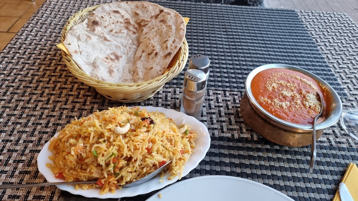 MAHARAJ INDIAN PAKISTANI RESTAURANT