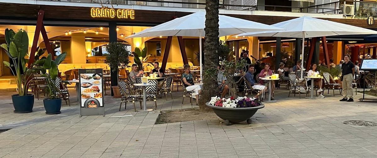 GRAND CAFE & BISTRO