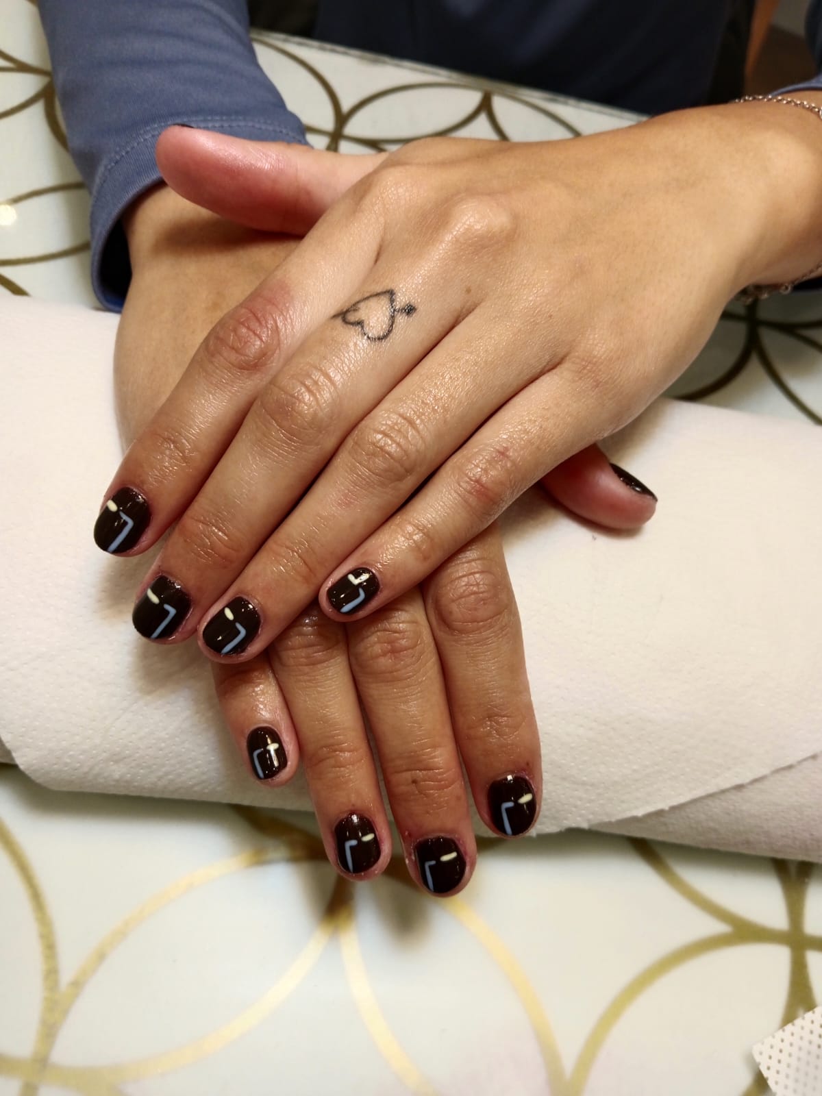 Hello Nails