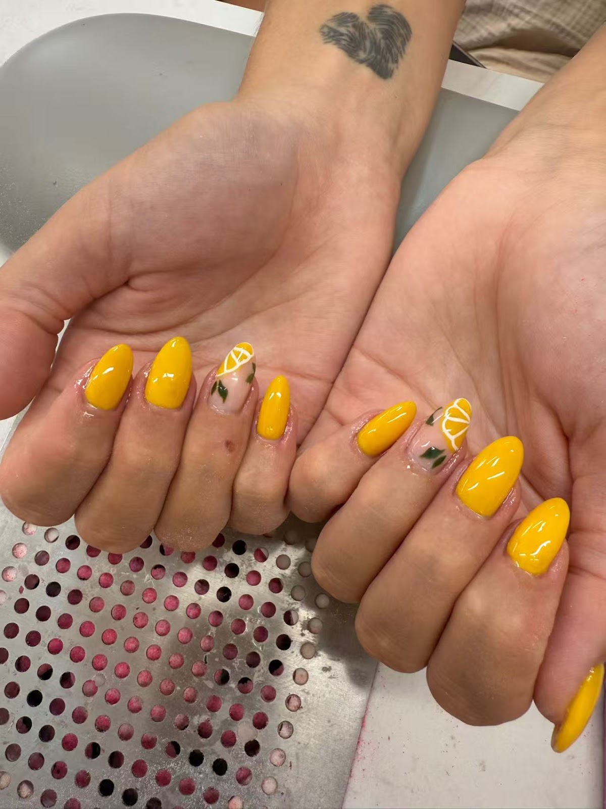 L W ·Nail Salon
