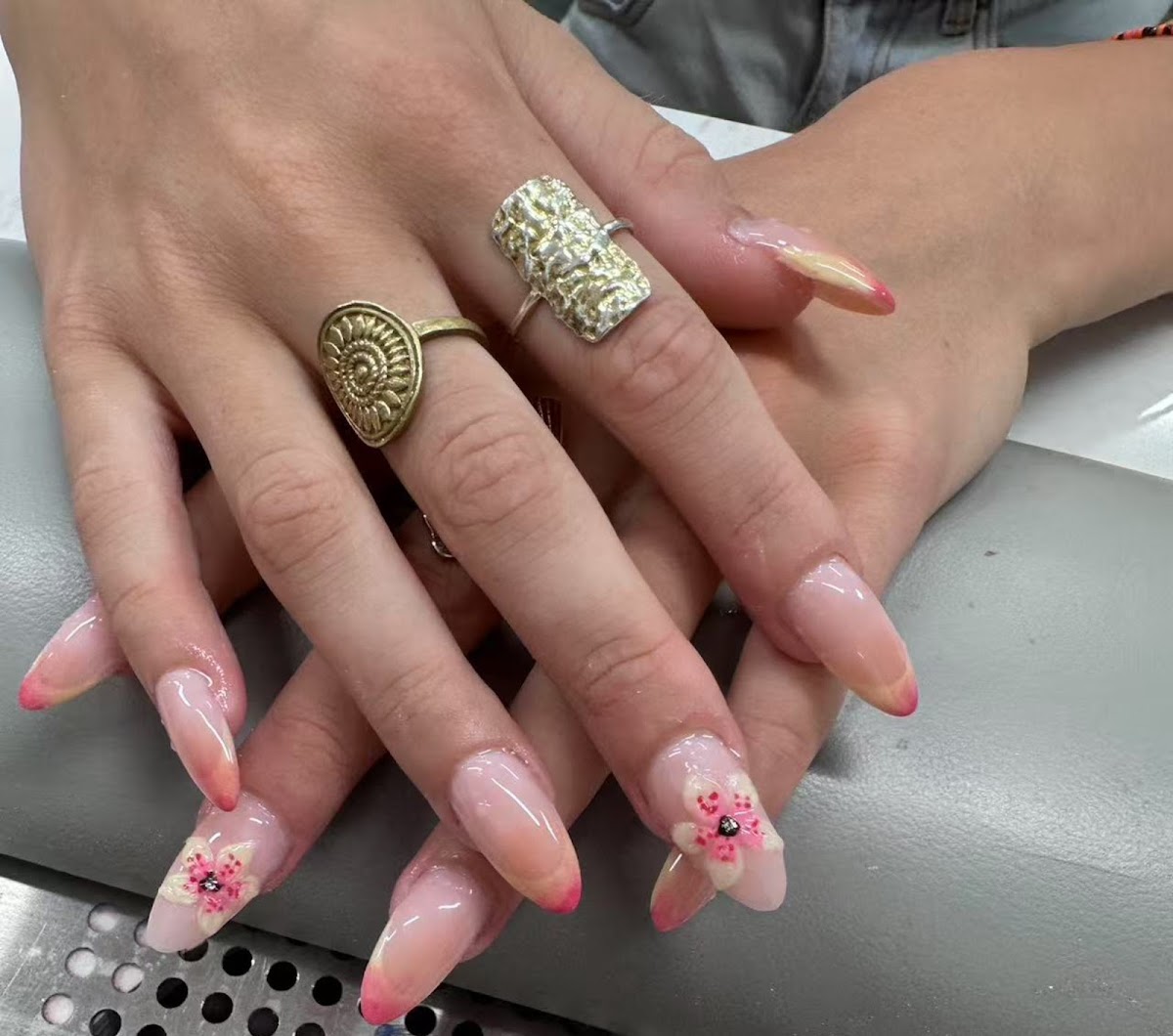 L W ·Nail Salon