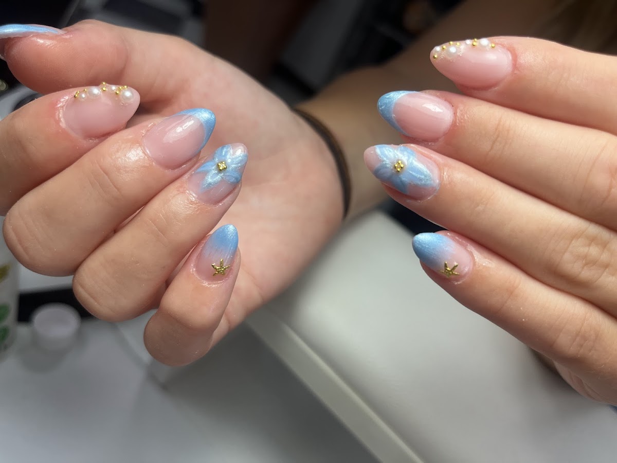 11 Beauty Salon