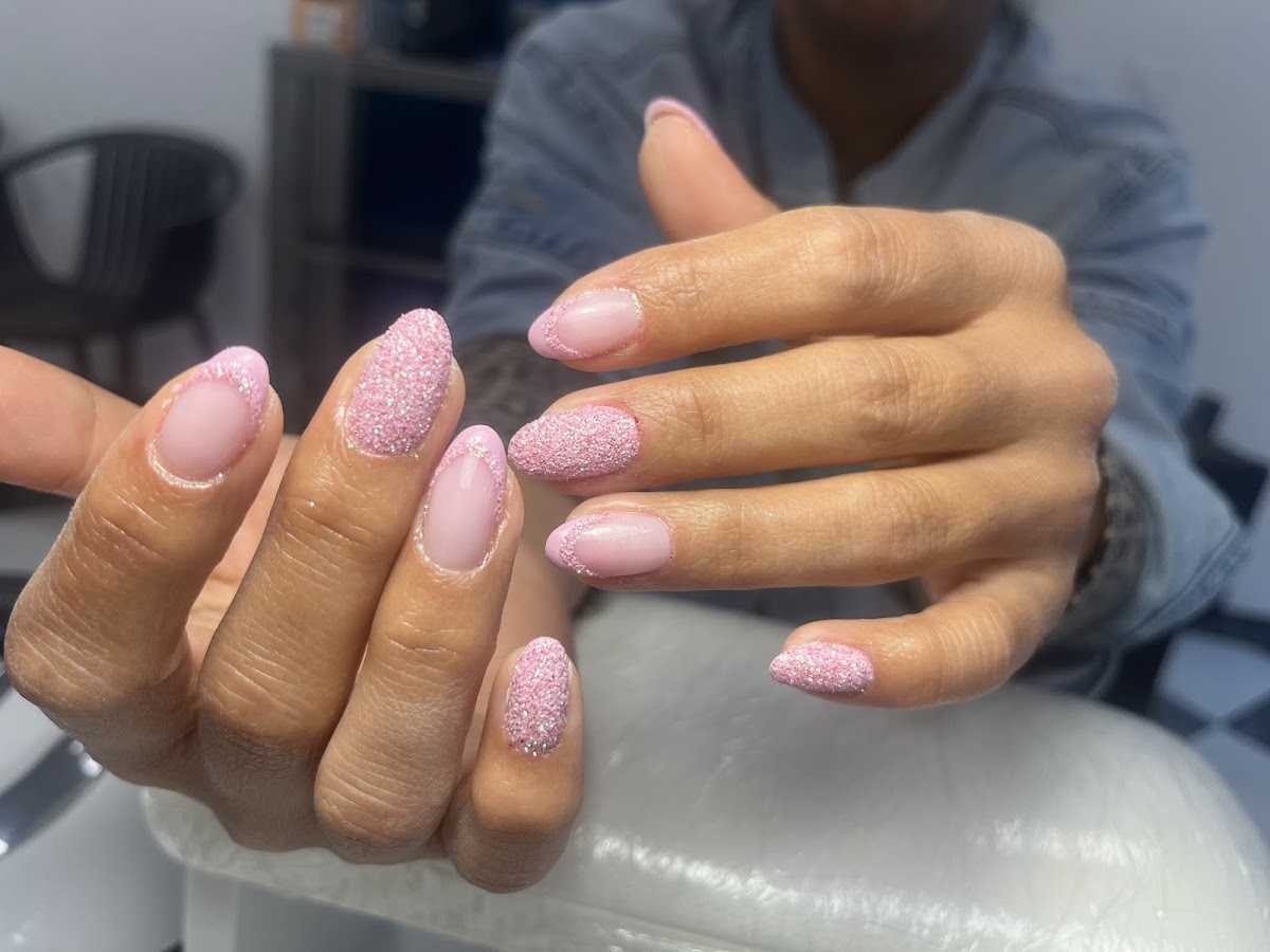 11 Beauty Salon