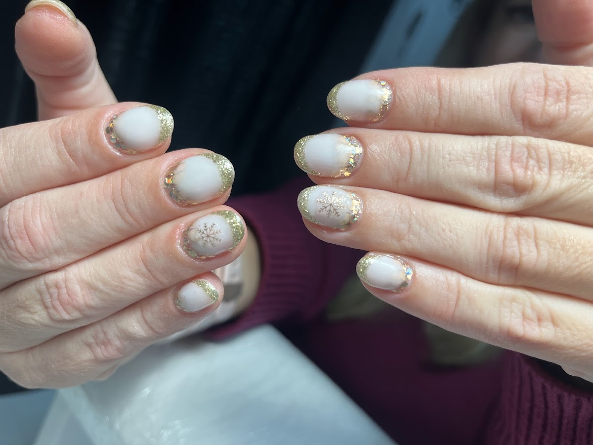 11 Beauty Salon